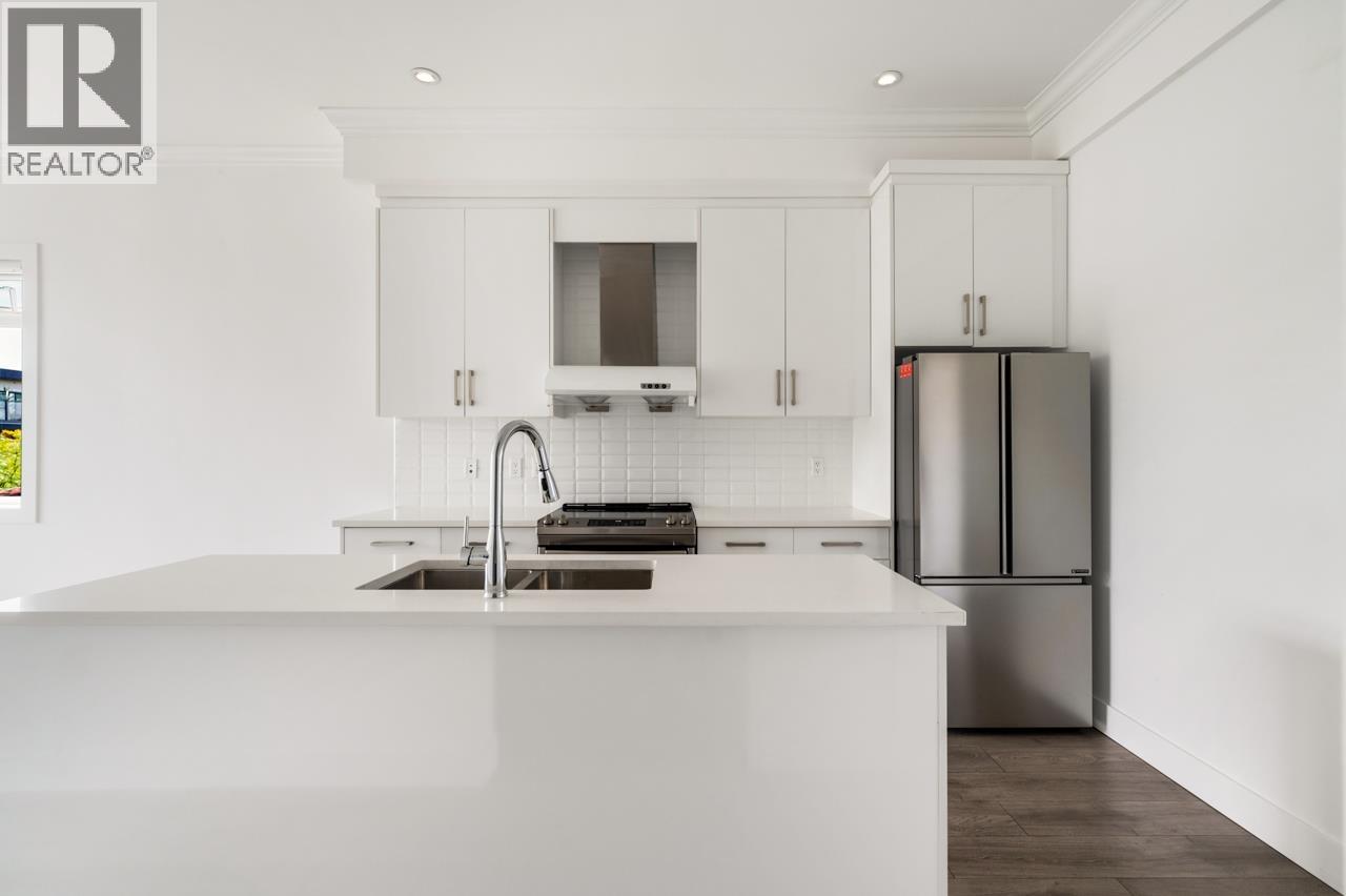 5043 Chambers Street, Vancouver, British Columbia  V5R 3L8 - Photo 3 - R3149504