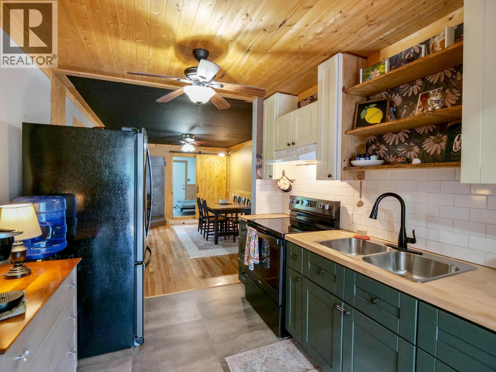 3861 Hillcrest Road, Quesnel, British Columbia  V2J 6T6 - Photo 2 - R3149914