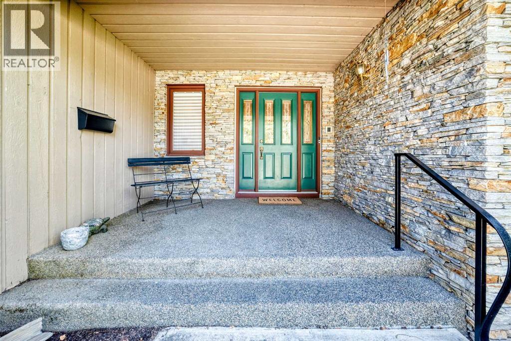 123 Varsity Estates Grove NW, Calgary, Alberta  T3B 4C8 - Photo 3 - A2307398