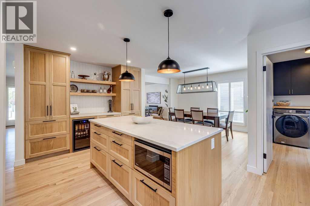 23 Woodgrove Crescent SW, Calgary, Alberta  t2w 3y9 - Photo 10 - A2328920