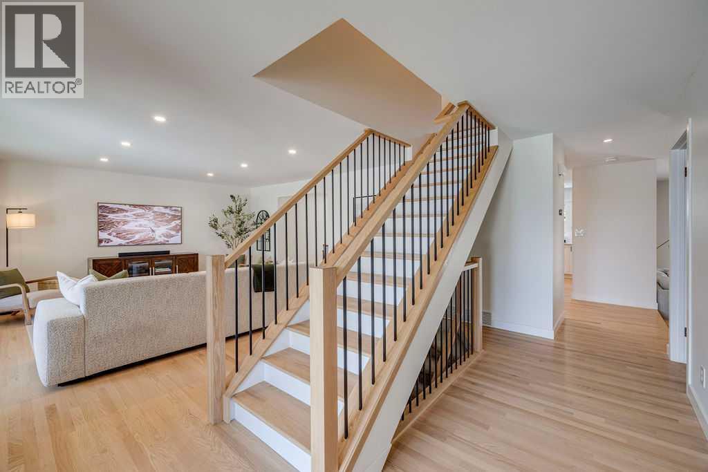 23 Woodgrove Crescent SW, Calgary, Alberta  t2w 3y9 - Photo 3 - A2328920