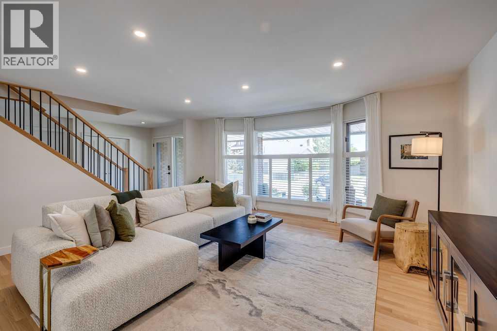 23 Woodgrove Crescent SW, Calgary, Alberta  t2w 3y9 - Photo 5 - A2328920
