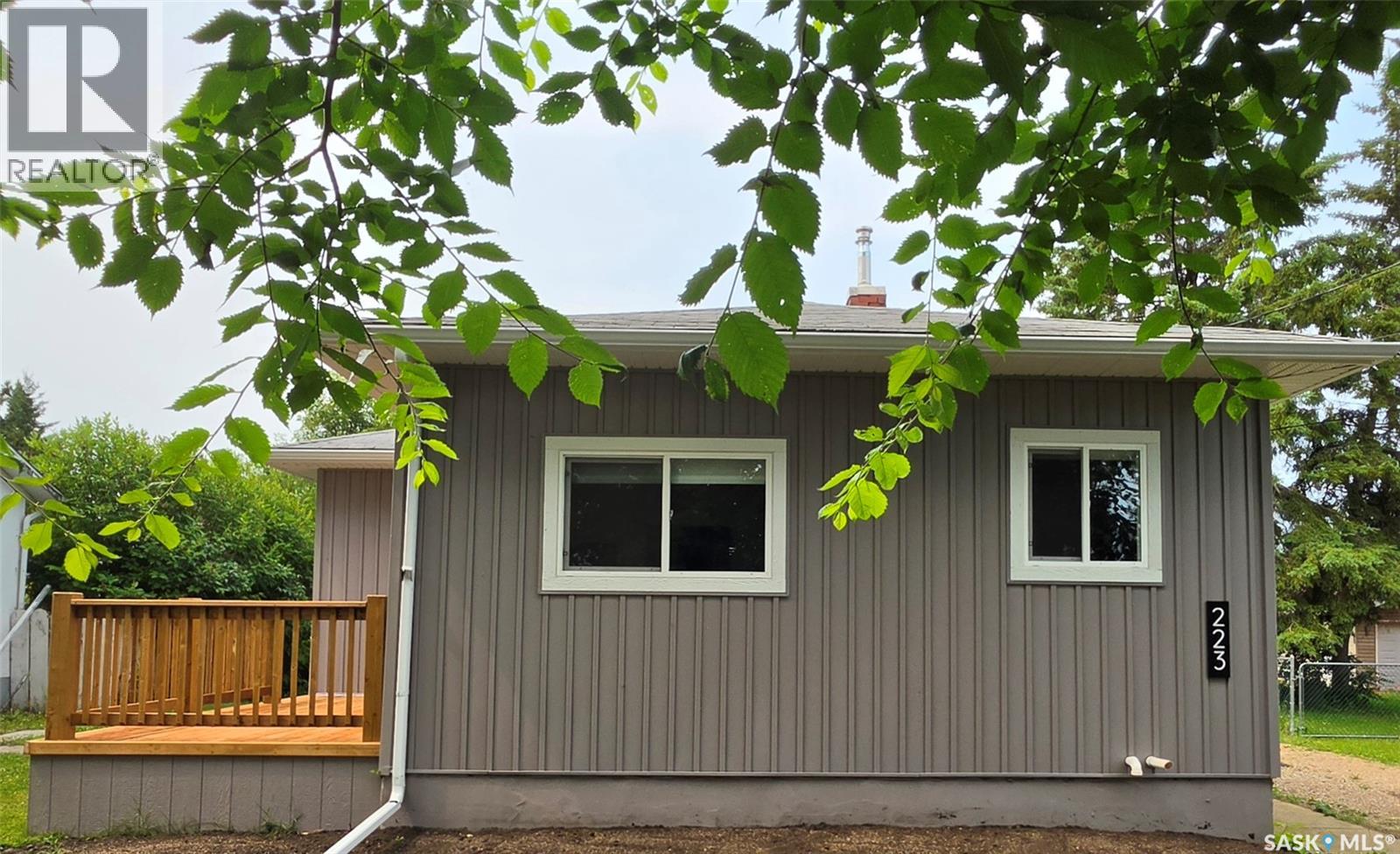 223 3rd Street Ne, Preeceville, Saskatchewan  S0A 3B0 - Photo 2 - SK043674