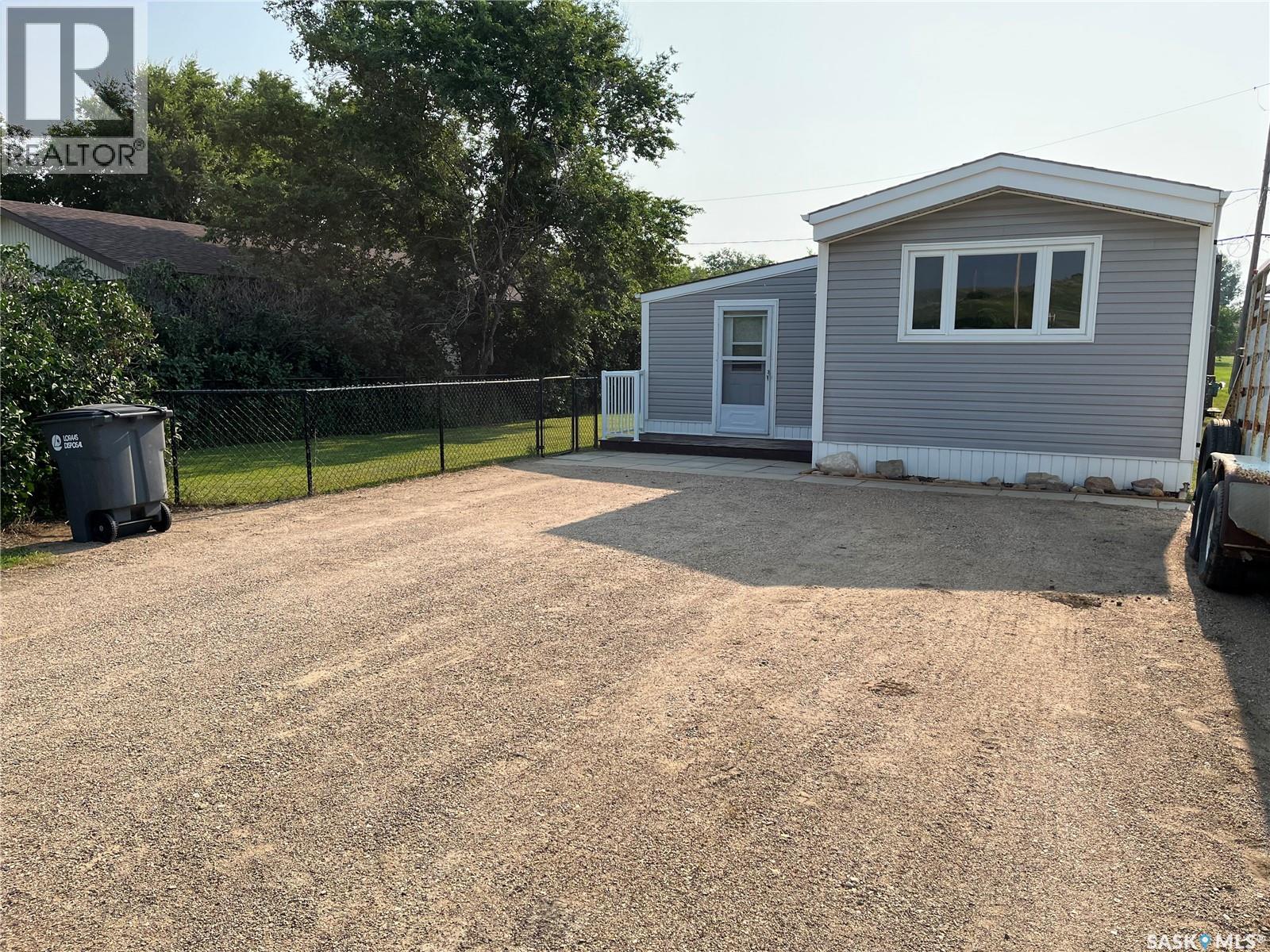 6 A Avenue, Willow Bunch, Saskatchewan  S0H 4K0 - Photo 1 - SK043664