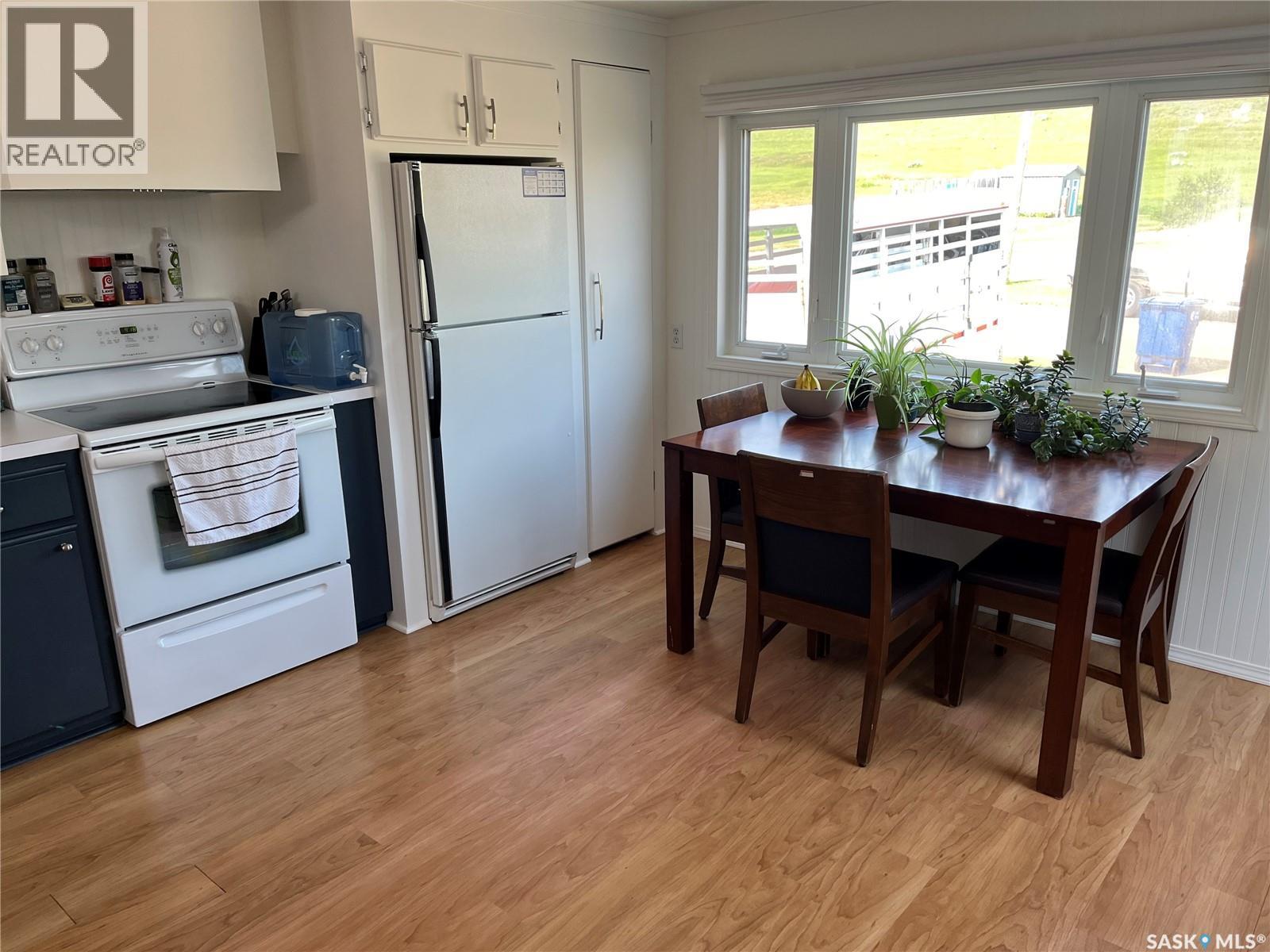 6 A Avenue, Willow Bunch, Saskatchewan  S0H 4K0 - Photo 4 - SK043664
