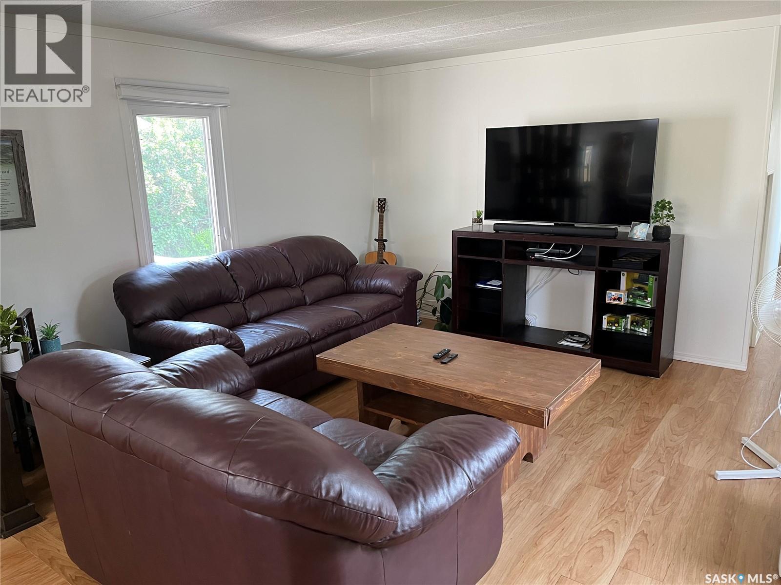 6 A Avenue, Willow Bunch, Saskatchewan  S0H 4K0 - Photo 8 - SK043664