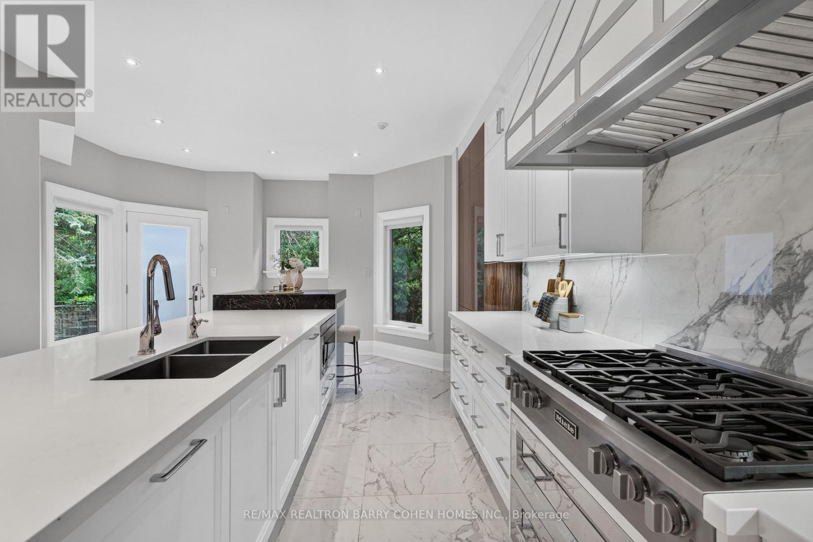 33 Munro Boulevard, Toronto, Ontario  M2P 1C1 - Photo 18 - C13605008