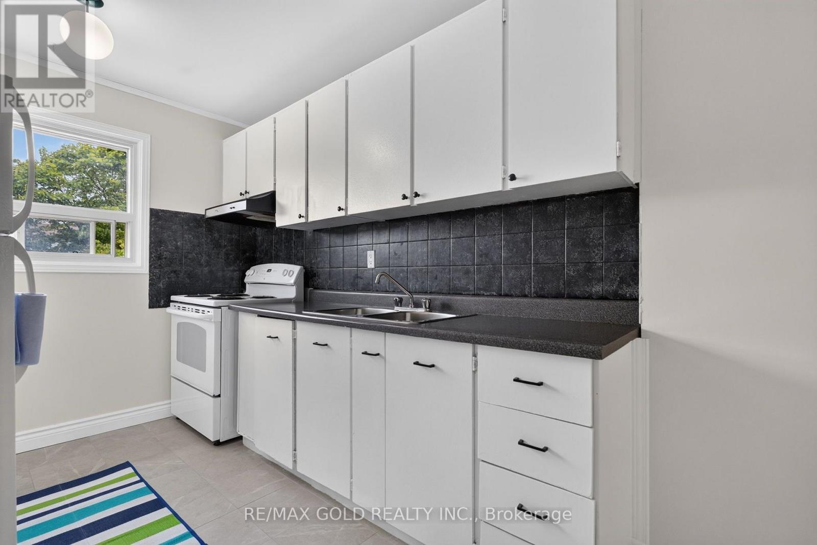 13 Gold Pine Court, Brampton, Ontario  L6S 2K6 - Photo 11 - W13596812