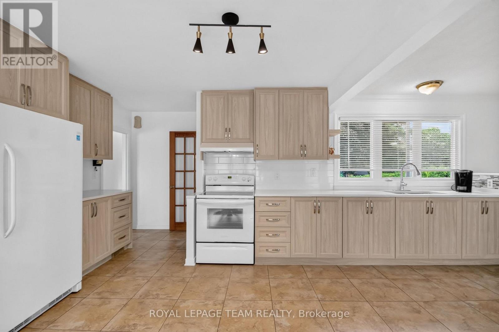 53 Fieldrow Street, Ottawa, Ontario  K2G 2Y6 - Photo 15 - X13605424