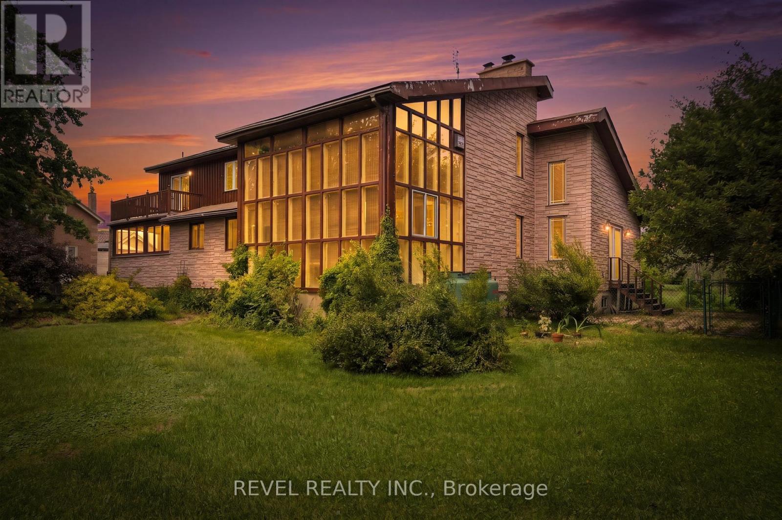 17 Ontoro Boulevard, Ajax, Ontario  L1Z 1X6 - Photo 2 - E13605422