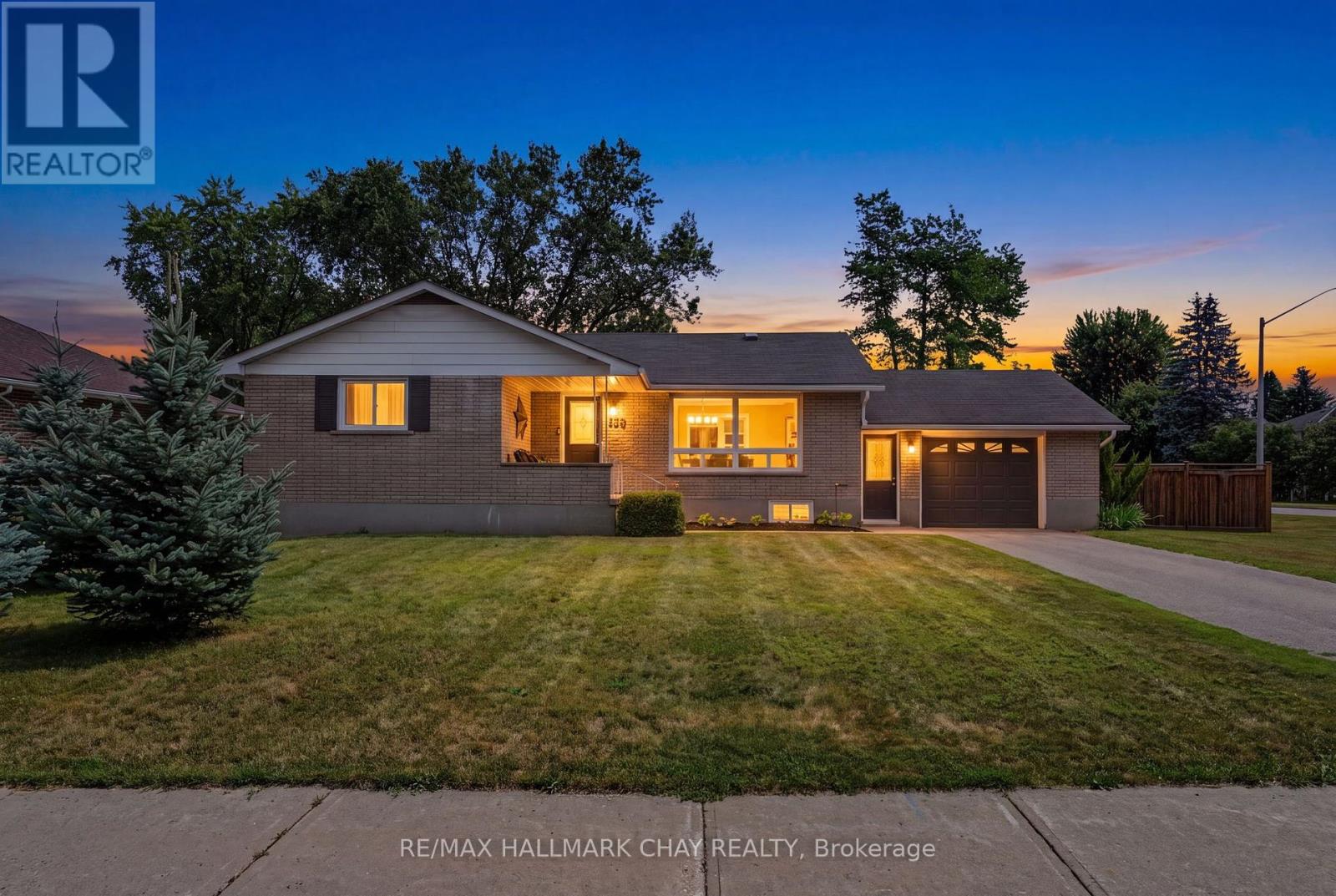 13 DOWNEY AVENUE, New Tecumseth, Ontario