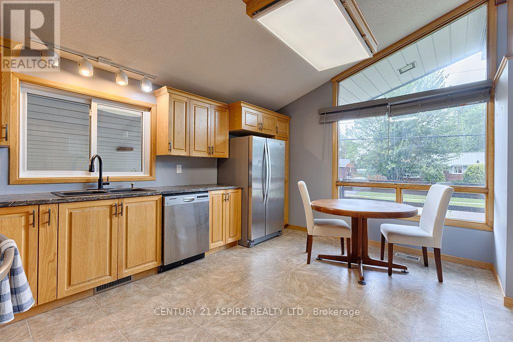 31 Selkirk Street, Petawawa, Ontario  K8H 1P1 - Photo 11 - X13605440