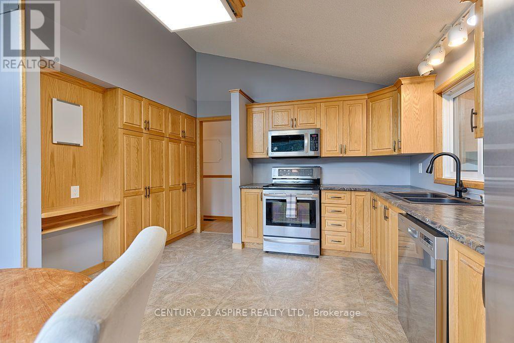 31 Selkirk Street, Petawawa, Ontario  K8H 1P1 - Photo 13 - X13605440