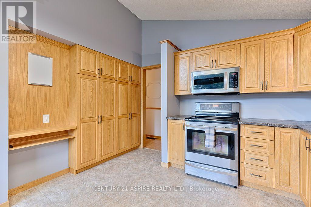 31 Selkirk Street, Petawawa, Ontario  K8H 1P1 - Photo 14 - X13605440