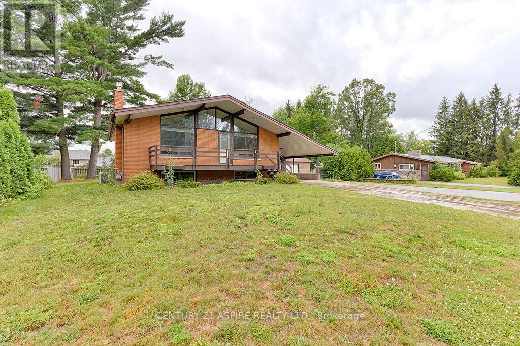 31 Selkirk Street, Petawawa, Ontario  K8H 1P1 - Photo 3 - X13605440