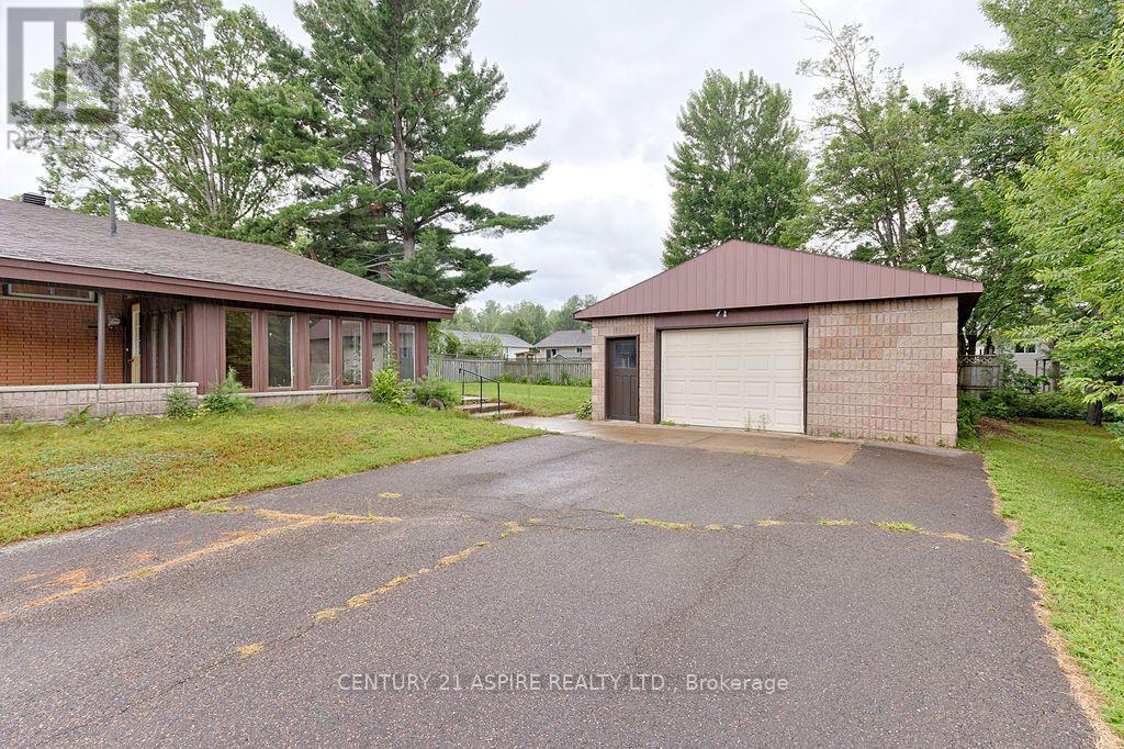 31 Selkirk Street, Petawawa, Ontario  K8H 1P1 - Photo 40 - X13605440