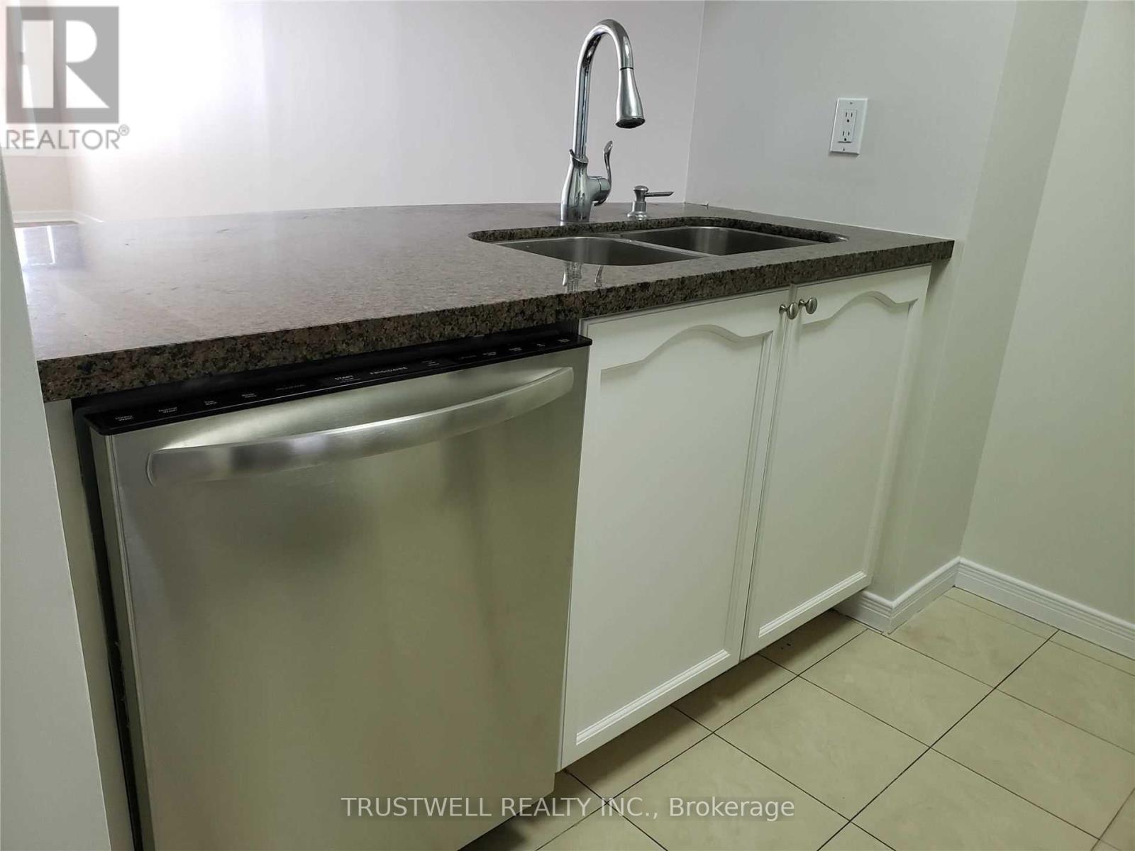 1508 - 8 Hillcrest Avenue, Toronto, Ontario  M2N 6Y6 - Photo 4 - C13605472