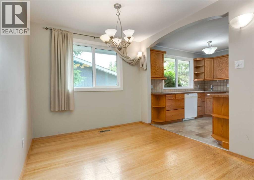 4220 Bowlen Street NW, Calgary, Alberta  T2L 1P9 - Photo 5 - A2331197