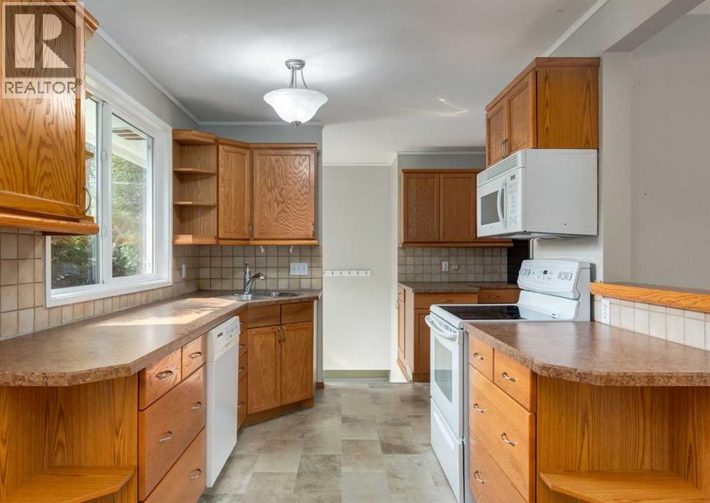 4220 Bowlen Street NW, Calgary, Alberta  T2L 1P9 - Photo 7 - A2331197