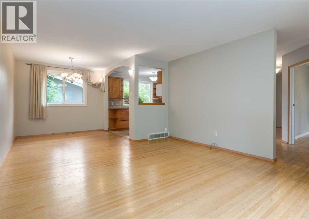 4220 Bowlen Street NW, Calgary, Alberta  T2L 1P9 - Photo 4 - A2331197