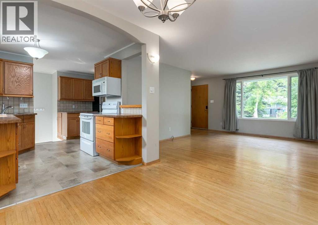 4220 Bowlen Street NW, Calgary, Alberta  T2L 1P9 - Photo 6 - A2331197