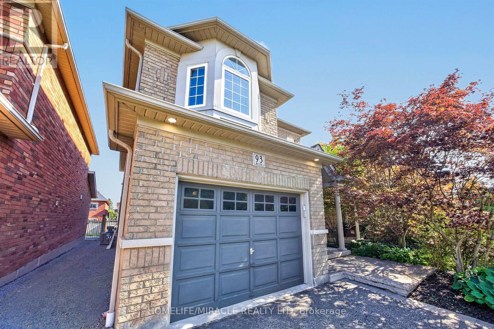 93 Scepter Place, Whitby, Ontario  L1R 3A8 - Photo 3 - E13605546