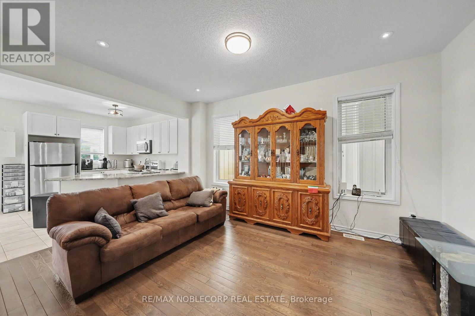 71 Blanchard Crescent, Essa (Angus), Ontario  L0M 1B5 - Photo 10 - N13605550