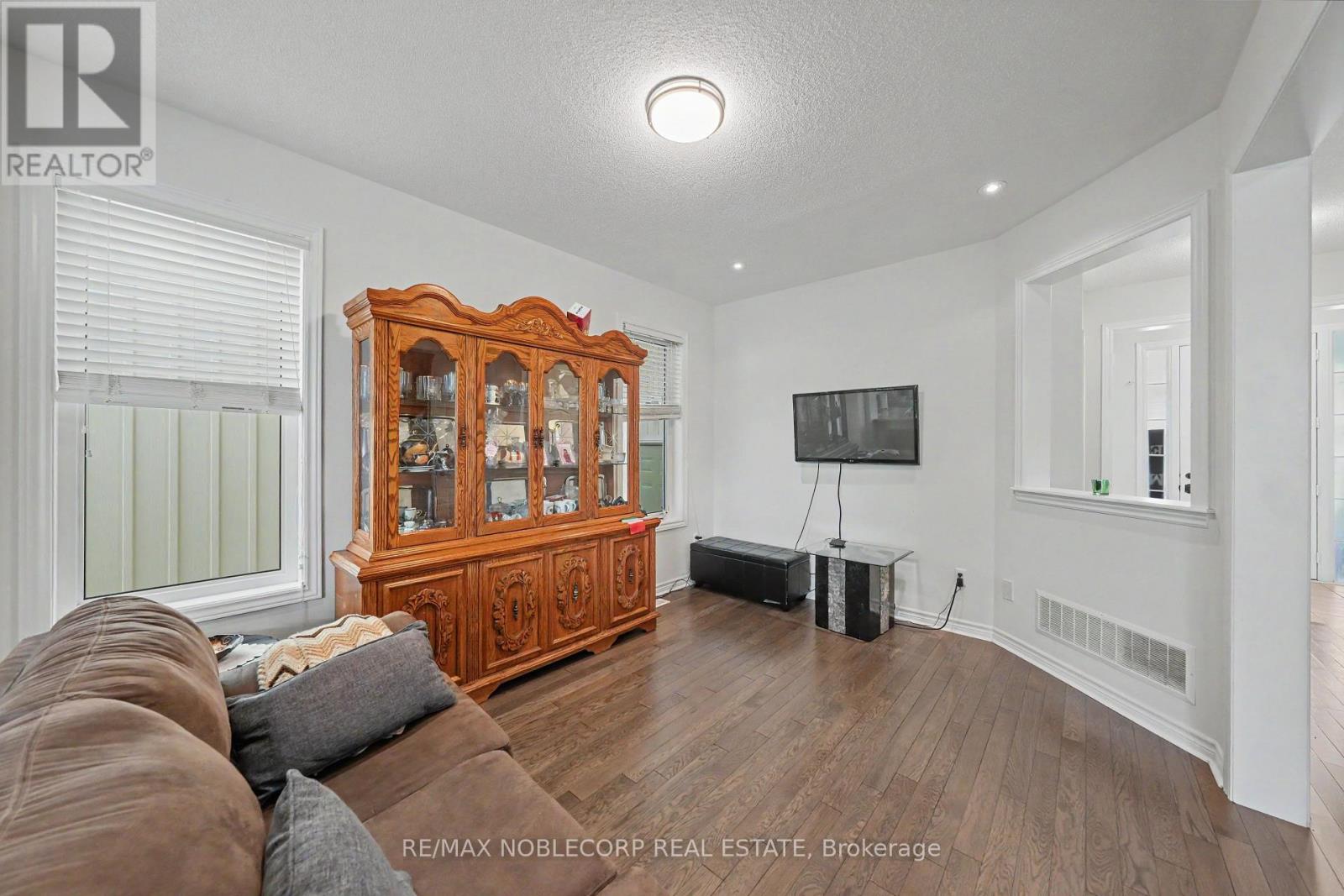 71 Blanchard Crescent, Essa (Angus), Ontario  L0M 1B5 - Photo 8 - N13605550