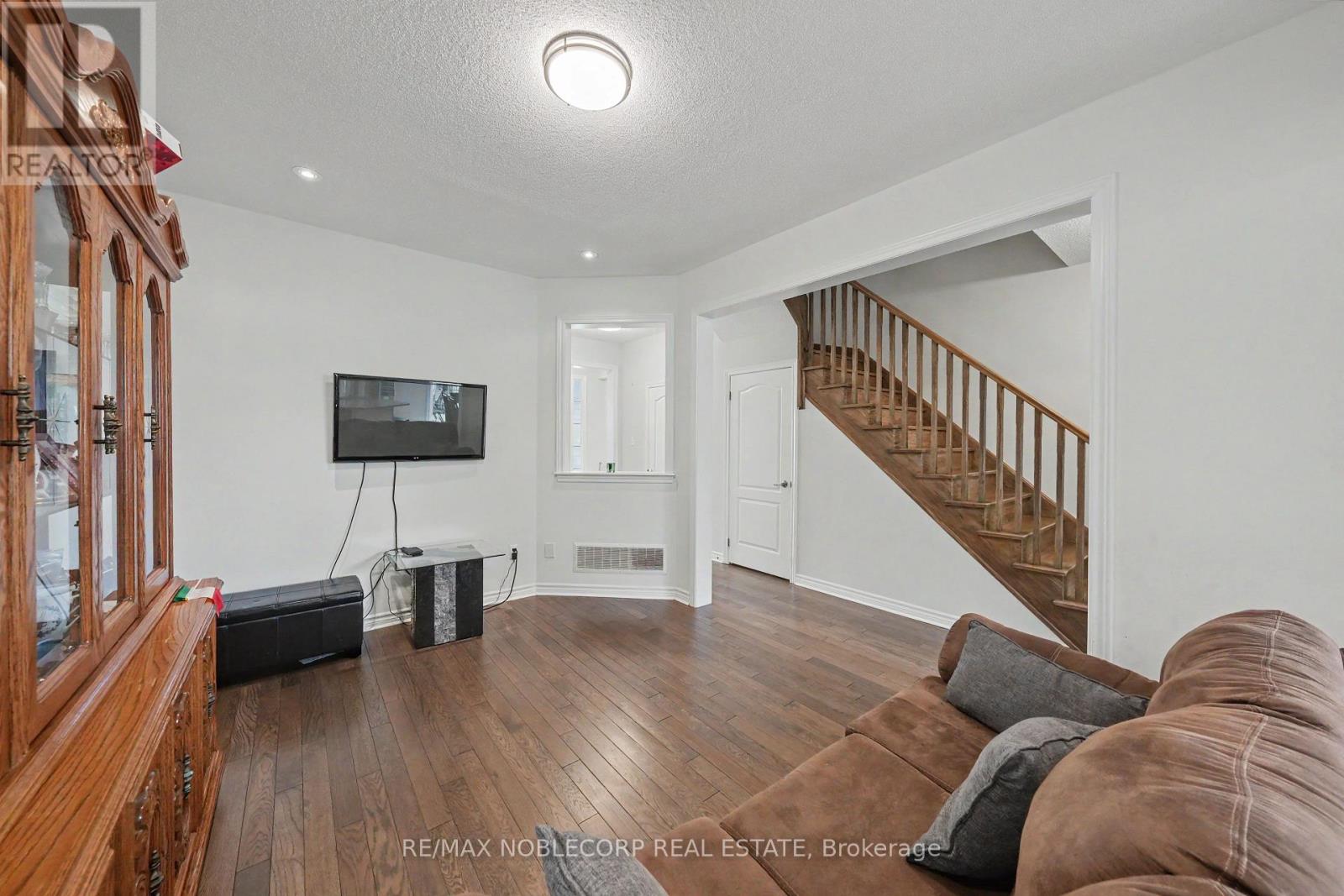 71 Blanchard Crescent, Essa (Angus), Ontario  L0M 1B5 - Photo 9 - N13605550