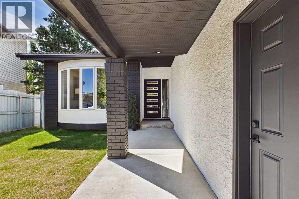16 Edcath Mews NW, Calgary, Alberta  T3A 3S7 - Photo 4 - A2330132