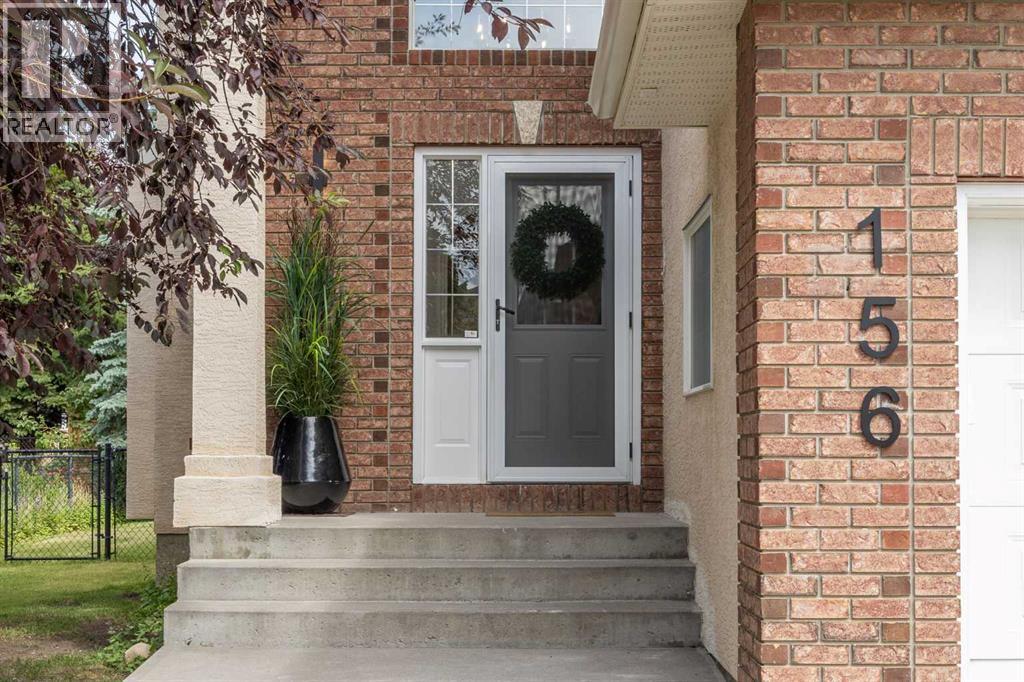 156 Strathridge Place SW, Calgary, Alberta  T3H 4J1 - Photo 2 - A2330275