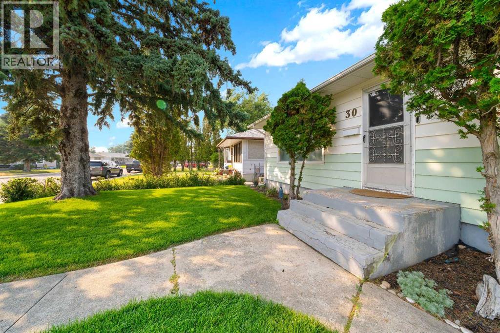 30 Cochran Drive NW, medicine hat, Alberta