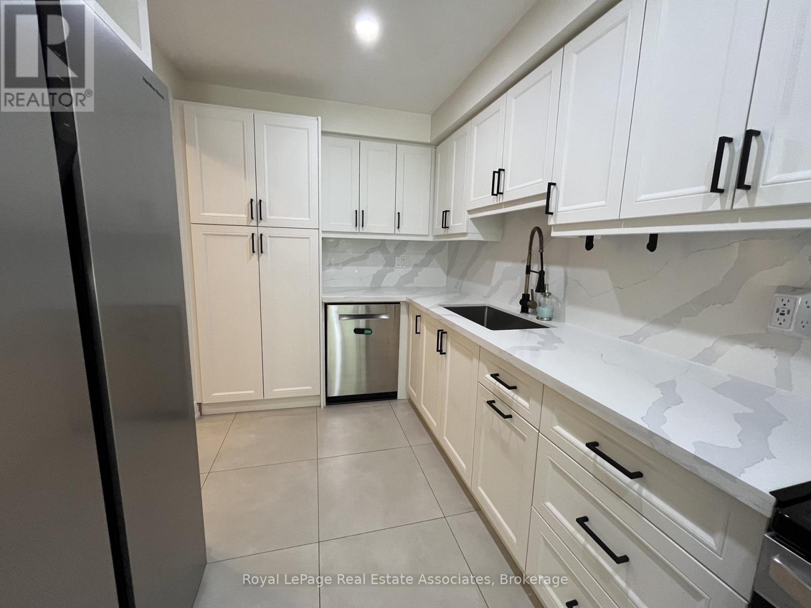 1112 Gable Drive, Oakville, Ontario  L6J 7R3 - Photo 11 - W13605582