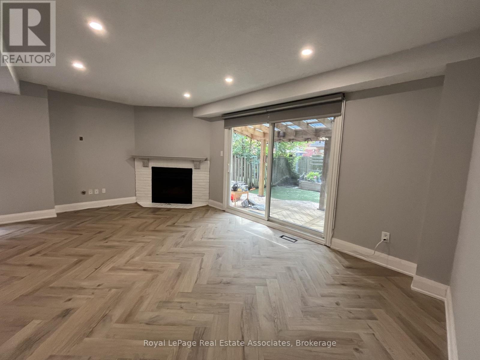 1112 Gable Drive, Oakville, Ontario  L6J 7R3 - Photo 4 - W13605582