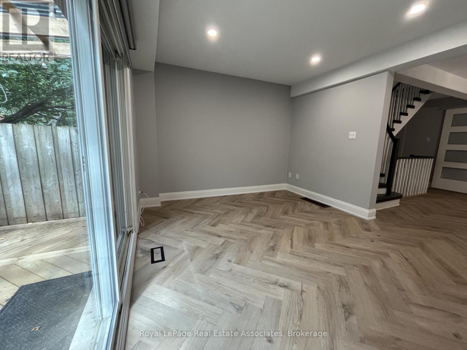1112 Gable Drive, Oakville, Ontario  L6J 7R3 - Photo 6 - W13605582