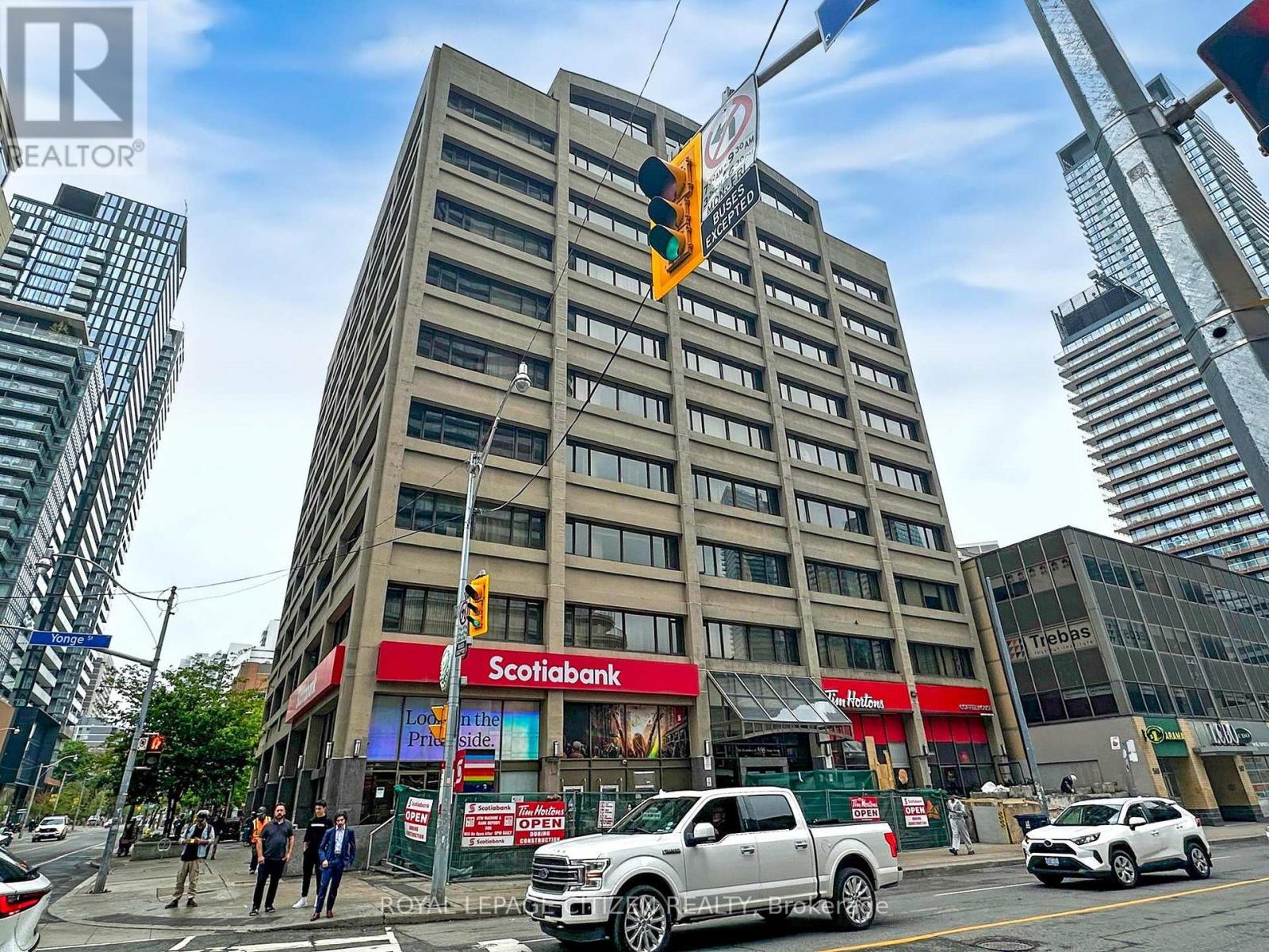 302 - 555 YONGE STREET, Toronto, Ontario