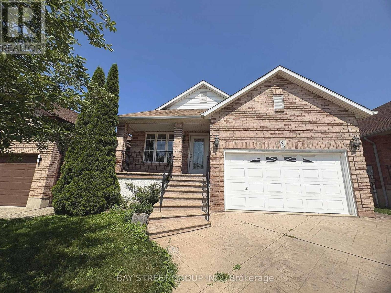35 DIAMOND COURT, Hamilton, Ontario