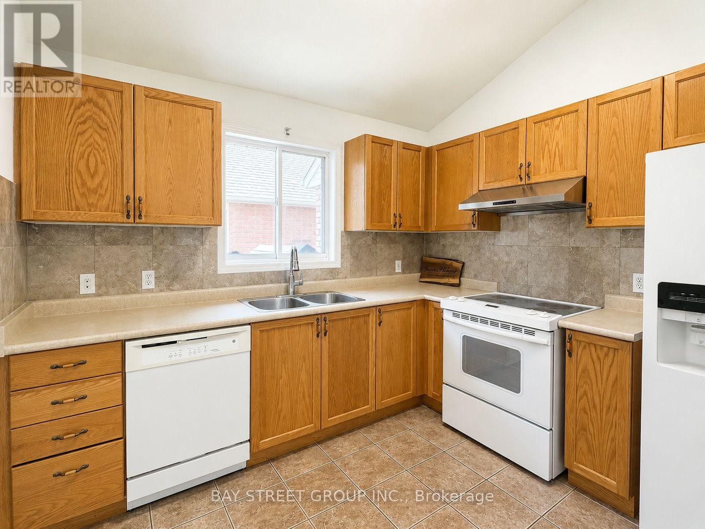 35 Diamond Court, Hamilton, Ontario  L9C 7V5 - Photo 12 - X13605608