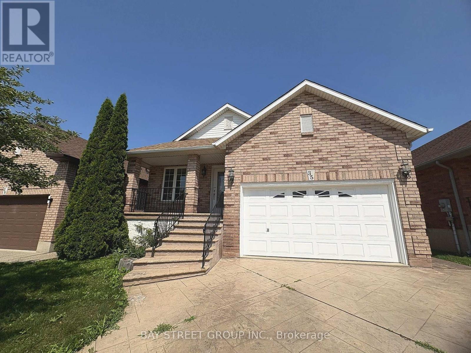 35 Diamond Court, Hamilton, Ontario  L9C 7V5 - Photo 2 - X13605608