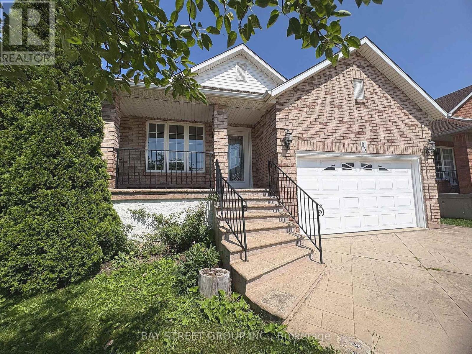35 Diamond Court, Hamilton, Ontario  L9C 7V5 - Photo 3 - X13605608