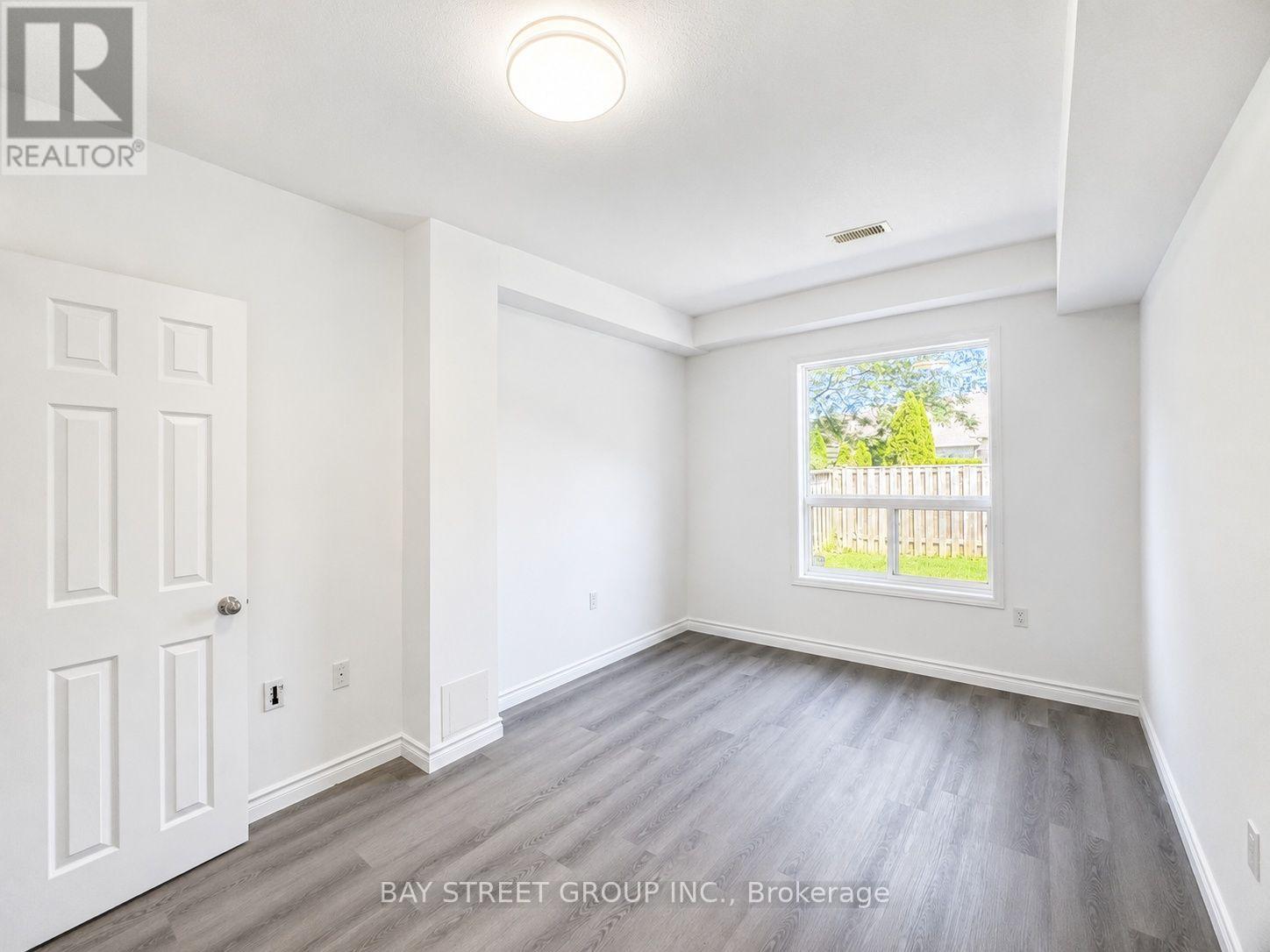 35 Diamond Court, Hamilton, Ontario  L9C 7V5 - Photo 5 - X13605608