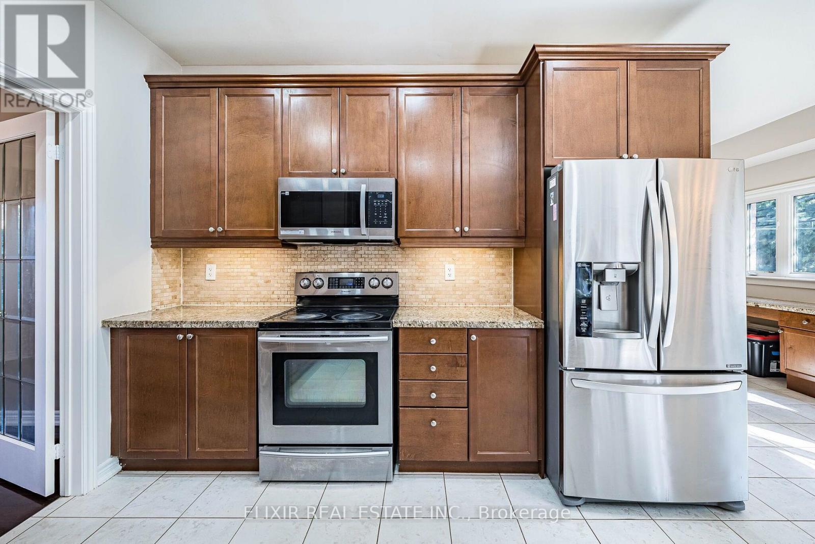 76 North Riverdale Drive, Caledon, Ontario  L7C 1L1 - Photo 12 - W13603620