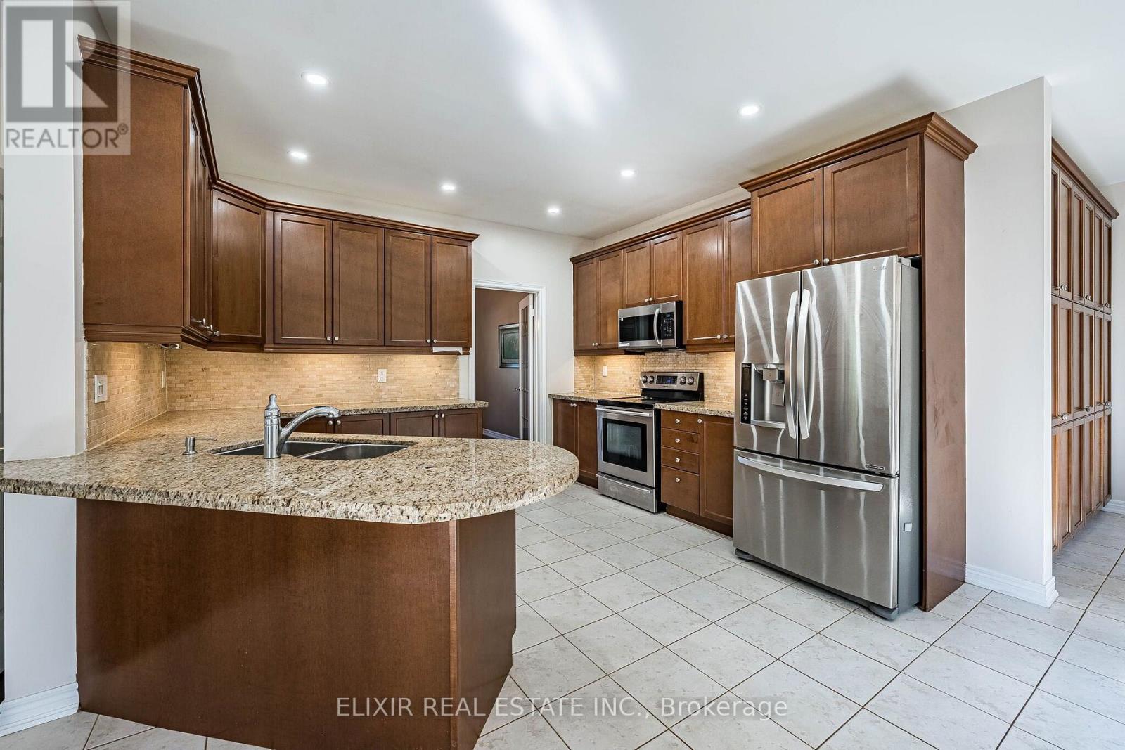 76 North Riverdale Drive, Caledon, Ontario  L7C 1L1 - Photo 11 - W13603620