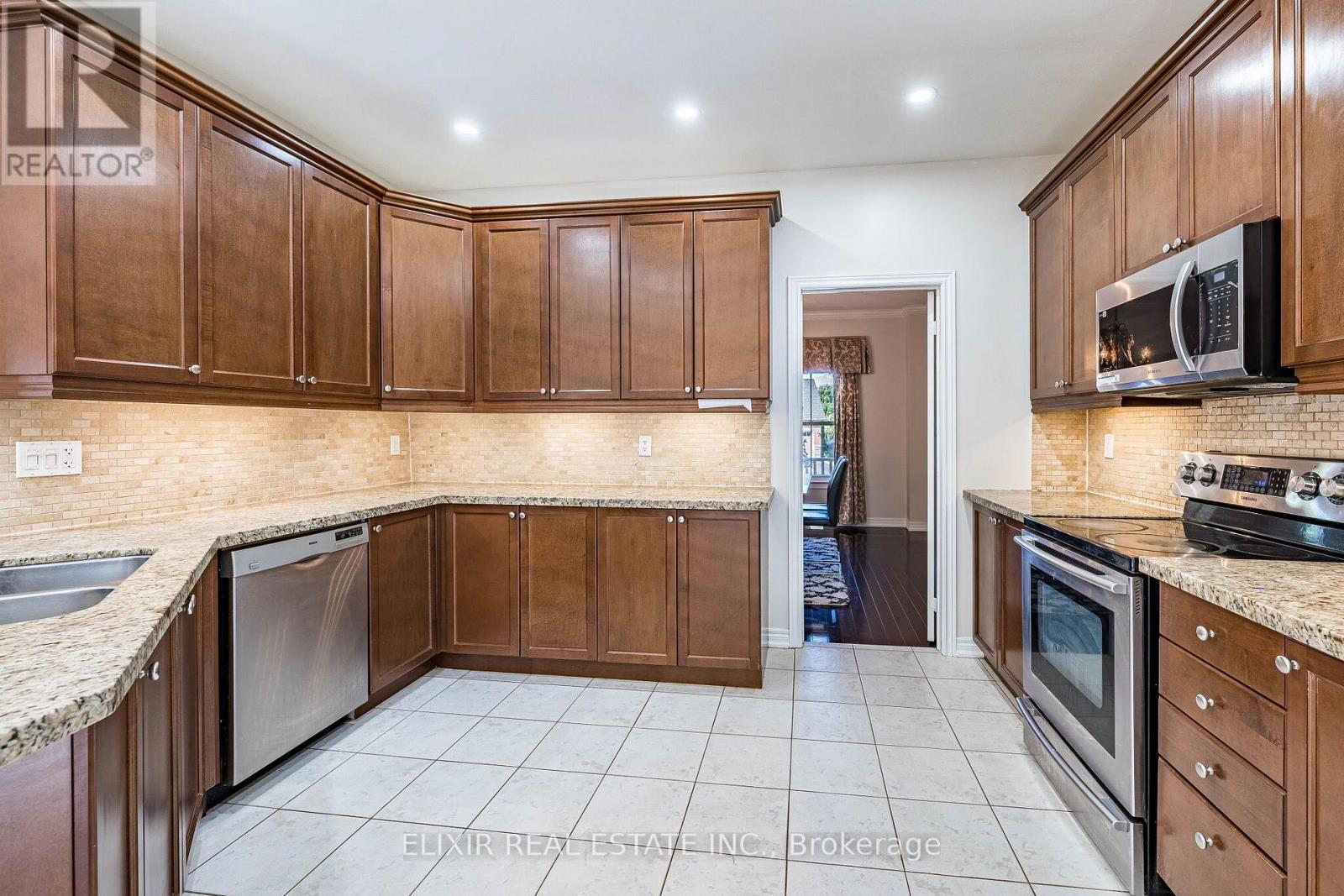 76 North Riverdale Drive, Caledon, Ontario  L7C 1L1 - Photo 13 - W13603620