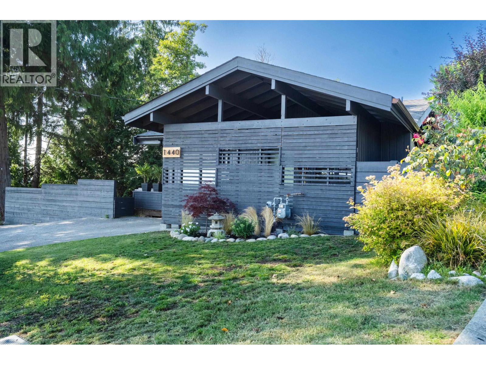1440 Velvet Road, Gibsons, British Columbia  V0N 1V5 - Photo 13 - R3149923