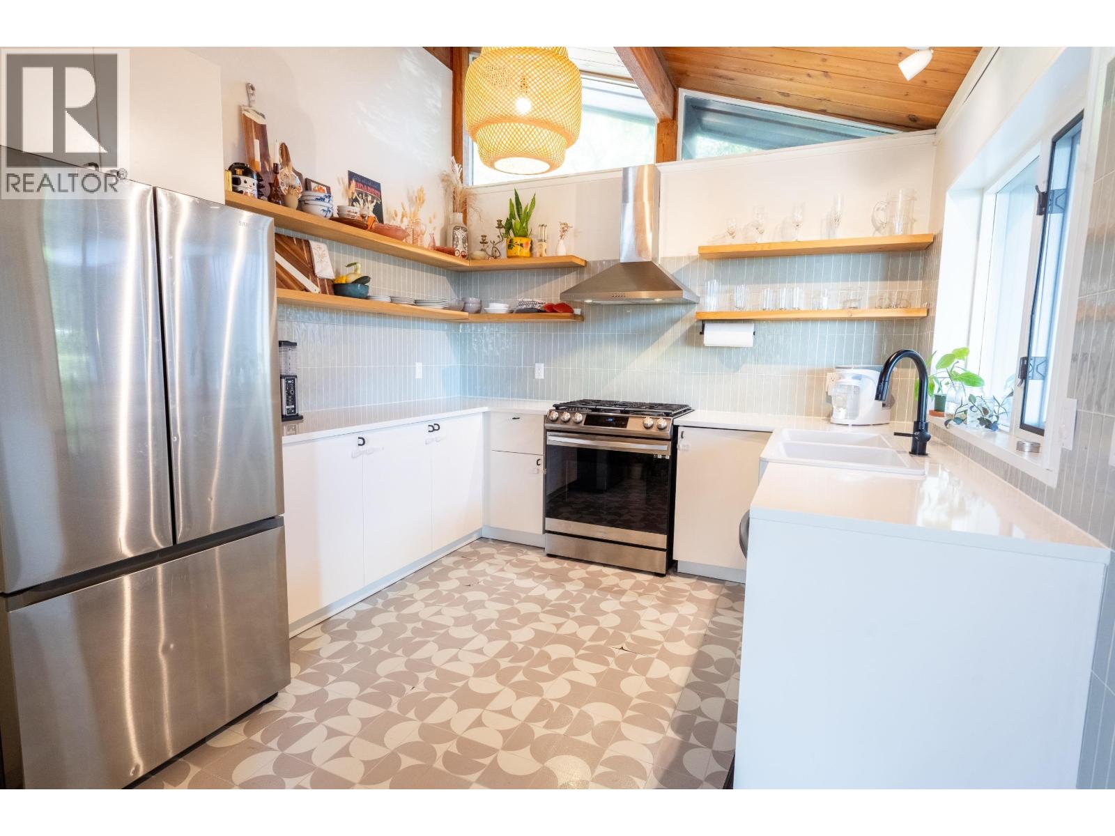 1440 Velvet Road, Gibsons, British Columbia  V0N 1V5 - Photo 22 - R3149923