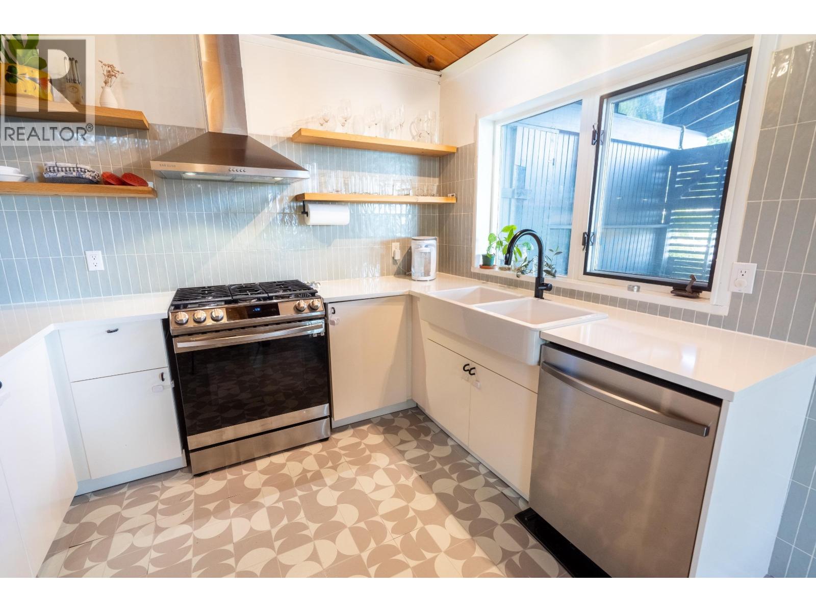 1440 Velvet Road, Gibsons, British Columbia  V0N 1V5 - Photo 24 - R3149923