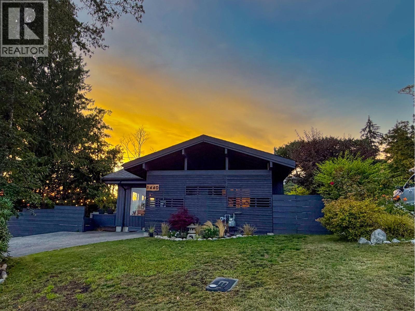 1440 Velvet Road, Gibsons, British Columbia  V0N 1V5 - Photo 40 - R3149923