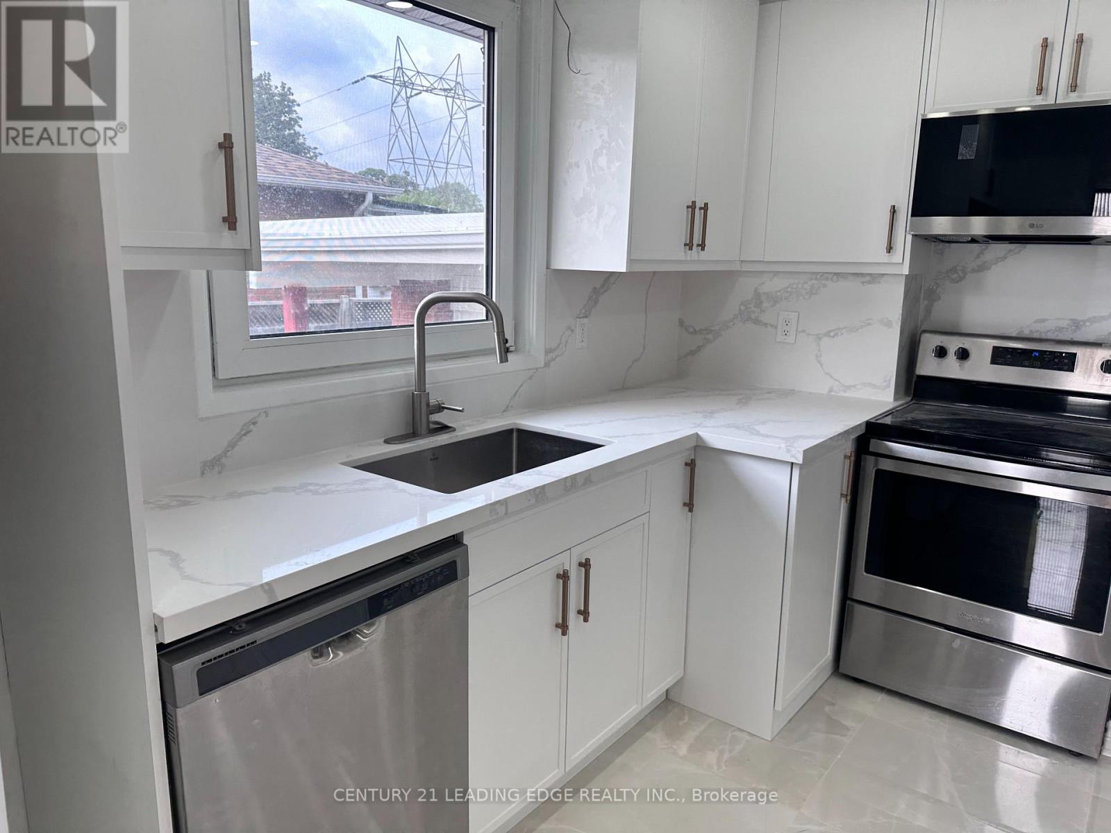 MAIN FL - 11 WHITE ABBEY PARK, Toronto (Wexford-Maryvale)