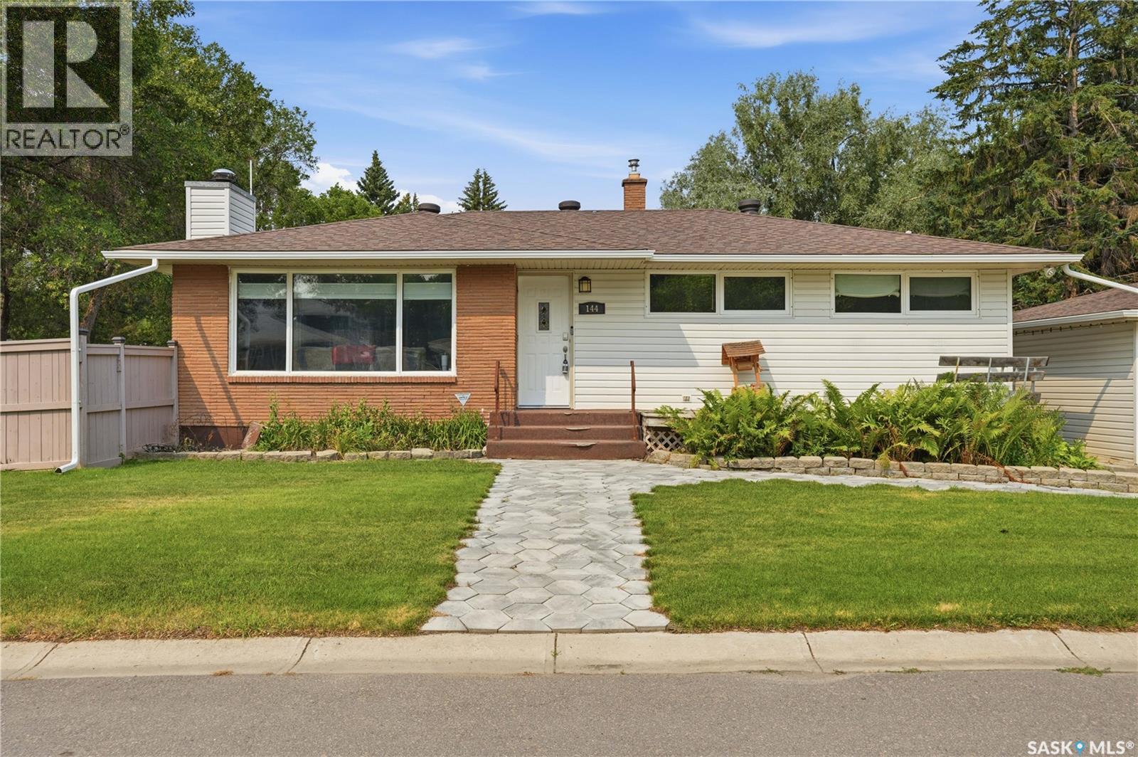 144 Orchard Crescent, Regina, Saskatchewan  S4S 5B6 - Photo 2 - SK043636